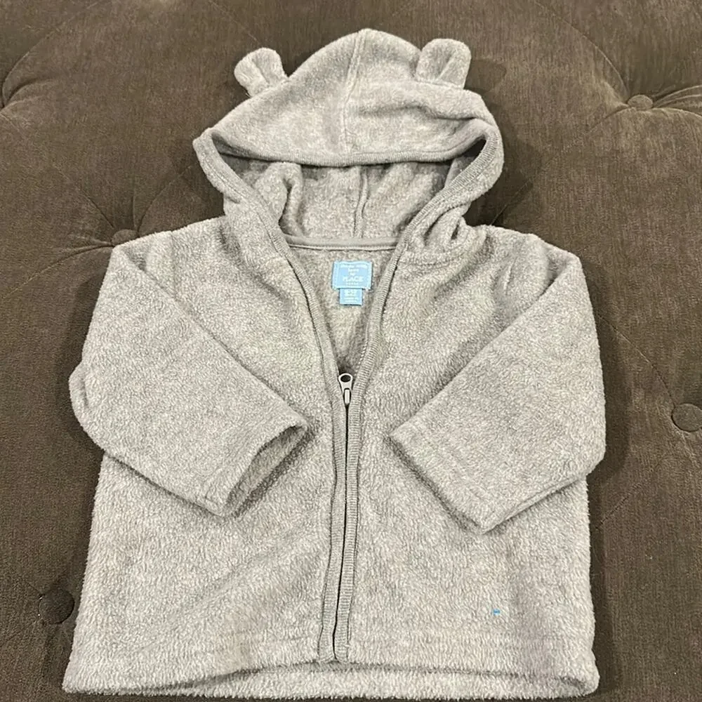 The children’s place bear zip up with ears size 9/12 months
